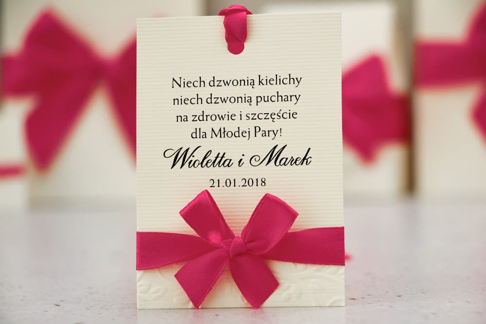 Zawieszki na Wódkę Weselną z Kokardką | Eleganckie Etykiety na Alkohol, Papier Tłoczony | Belisa nr 7