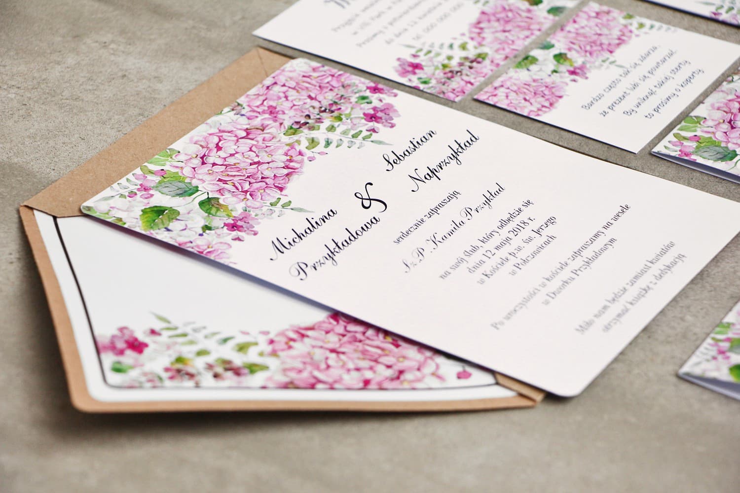 Zaproszenia ślubne eleganckie z różową hortensją i wykwintnym złoceniem Sorento nr 6 - 3