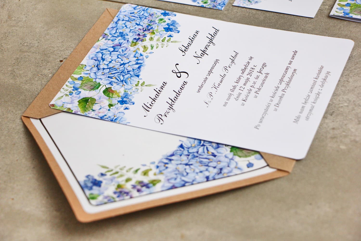 Zaproszenia ślubne złocone z błękitną hortensją i lawendą – Sorento nr 5 - 2