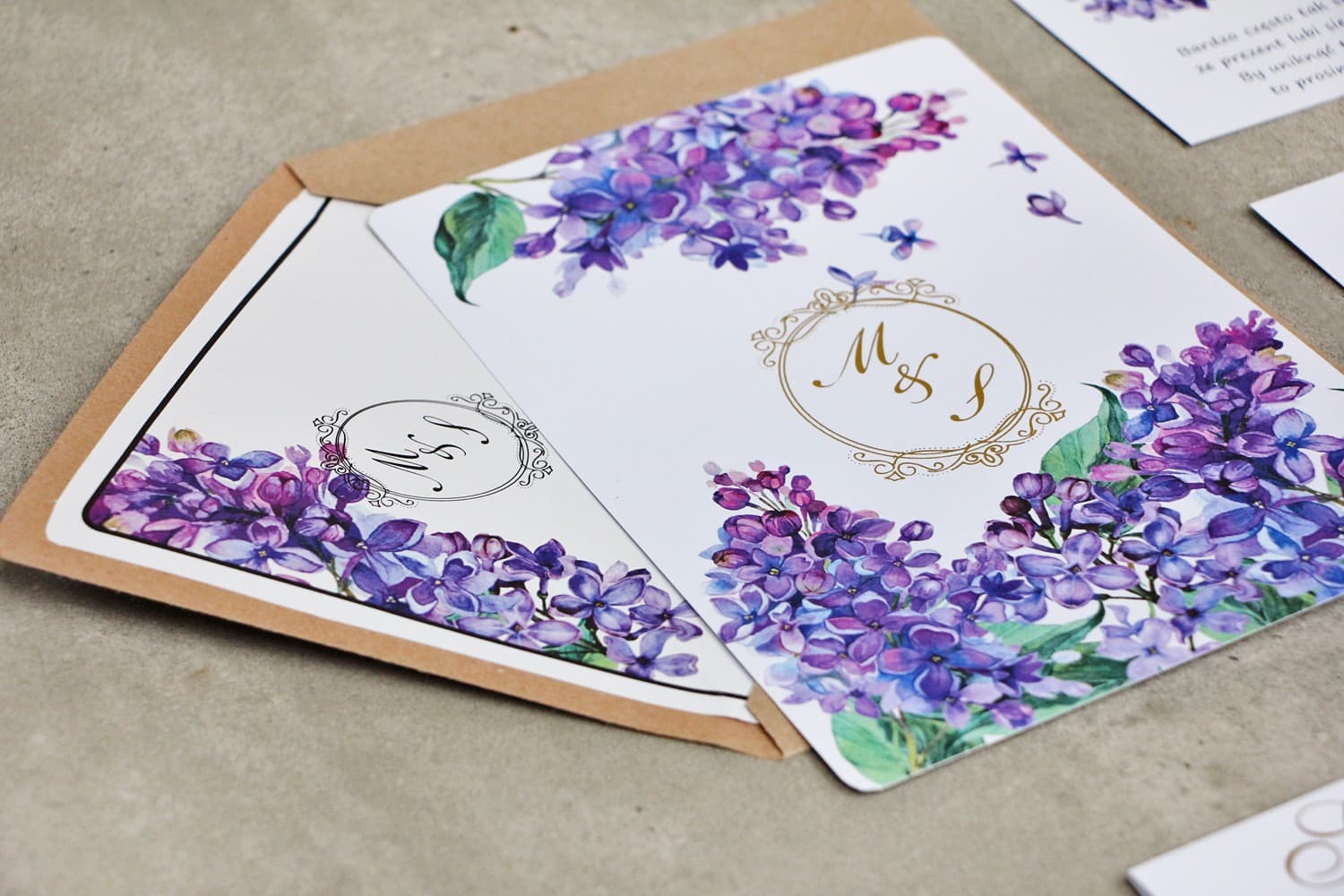 Zaproszenia ślubne jednokartkowe glamour z fioletowym bzem i złoceniem – Sorento nr 11 - 3