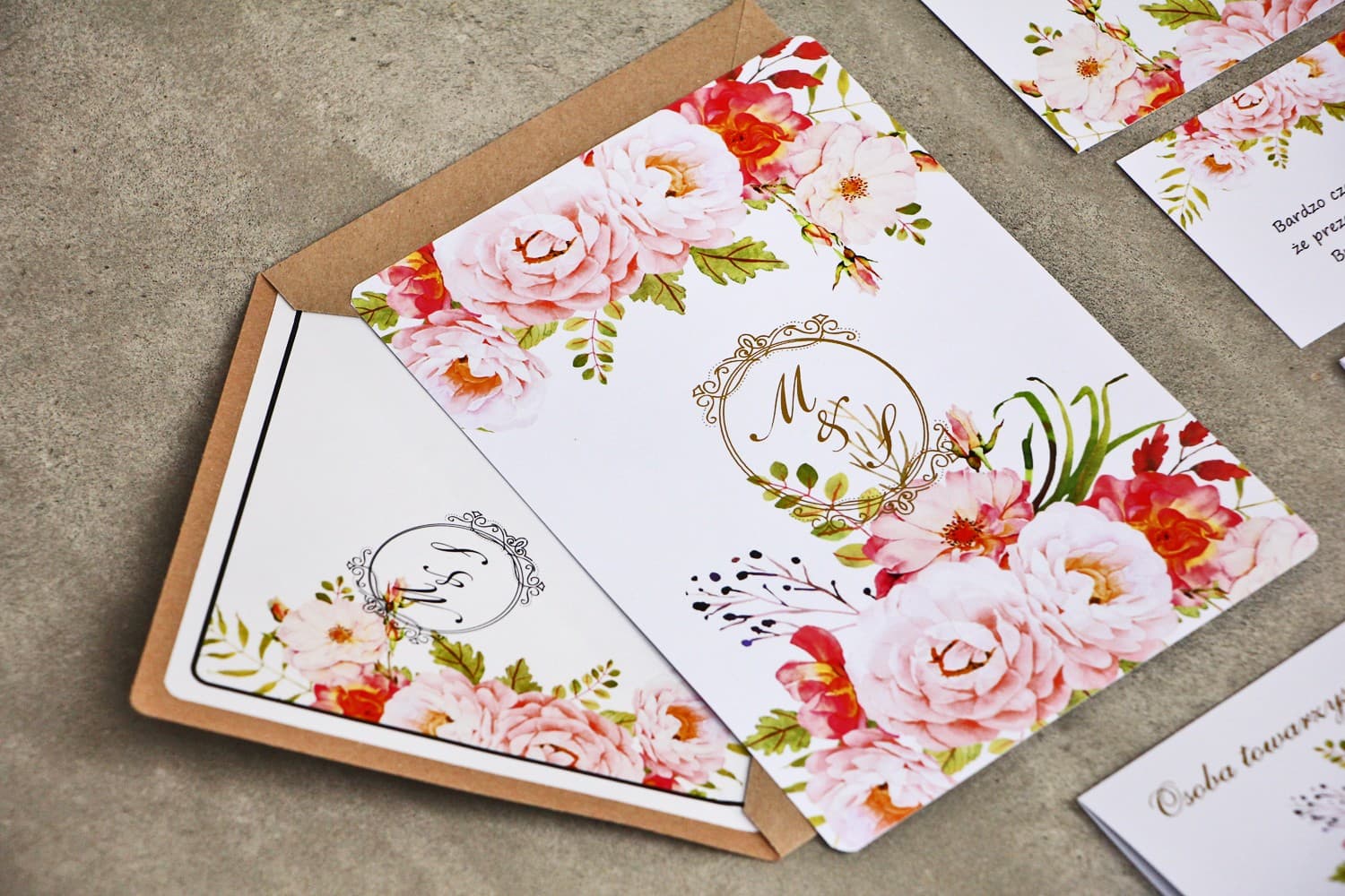 Zaproszenia ślubne w kwiaty piwonii i róż z eleganckim złoceniem Sorento nr 13