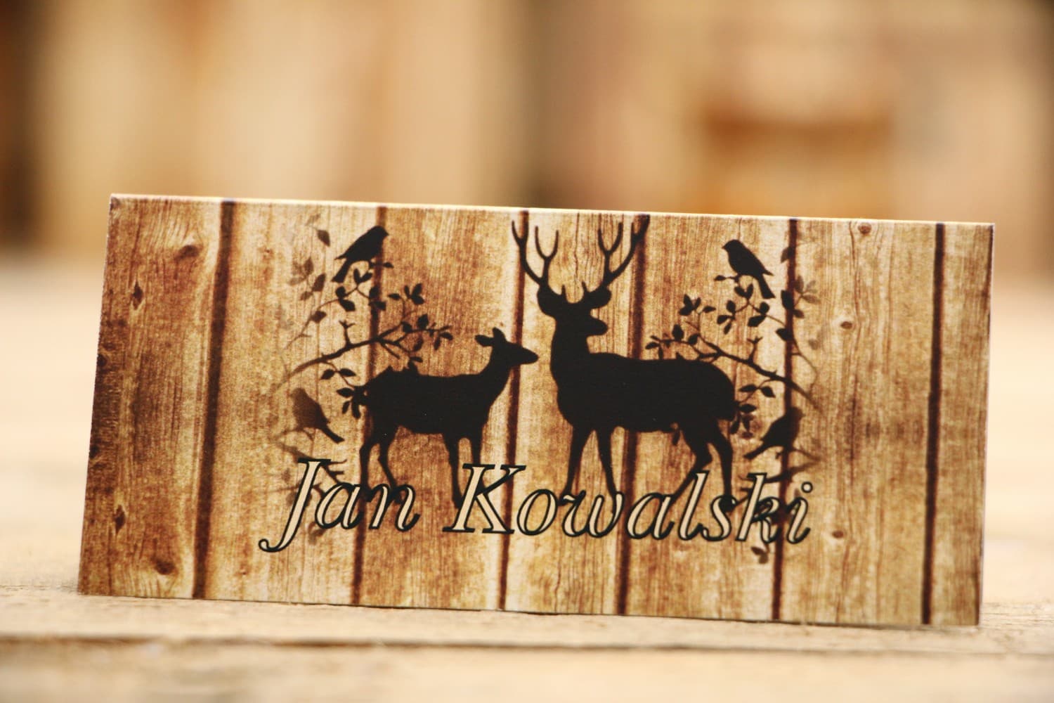 Winietki Ślubne Rustykalne nr 3 – Wizytówki na Stół z Leśnym Motywem Jelenia
