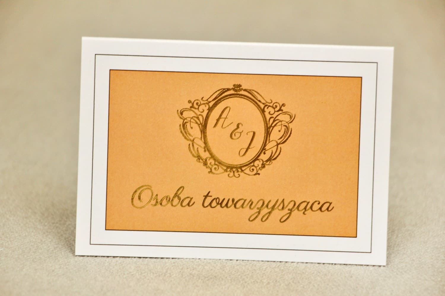 Winietki Ślubne Sonata nr 8 – Złocone Wizytówki na Stół w Odcieniu Pomarańczy