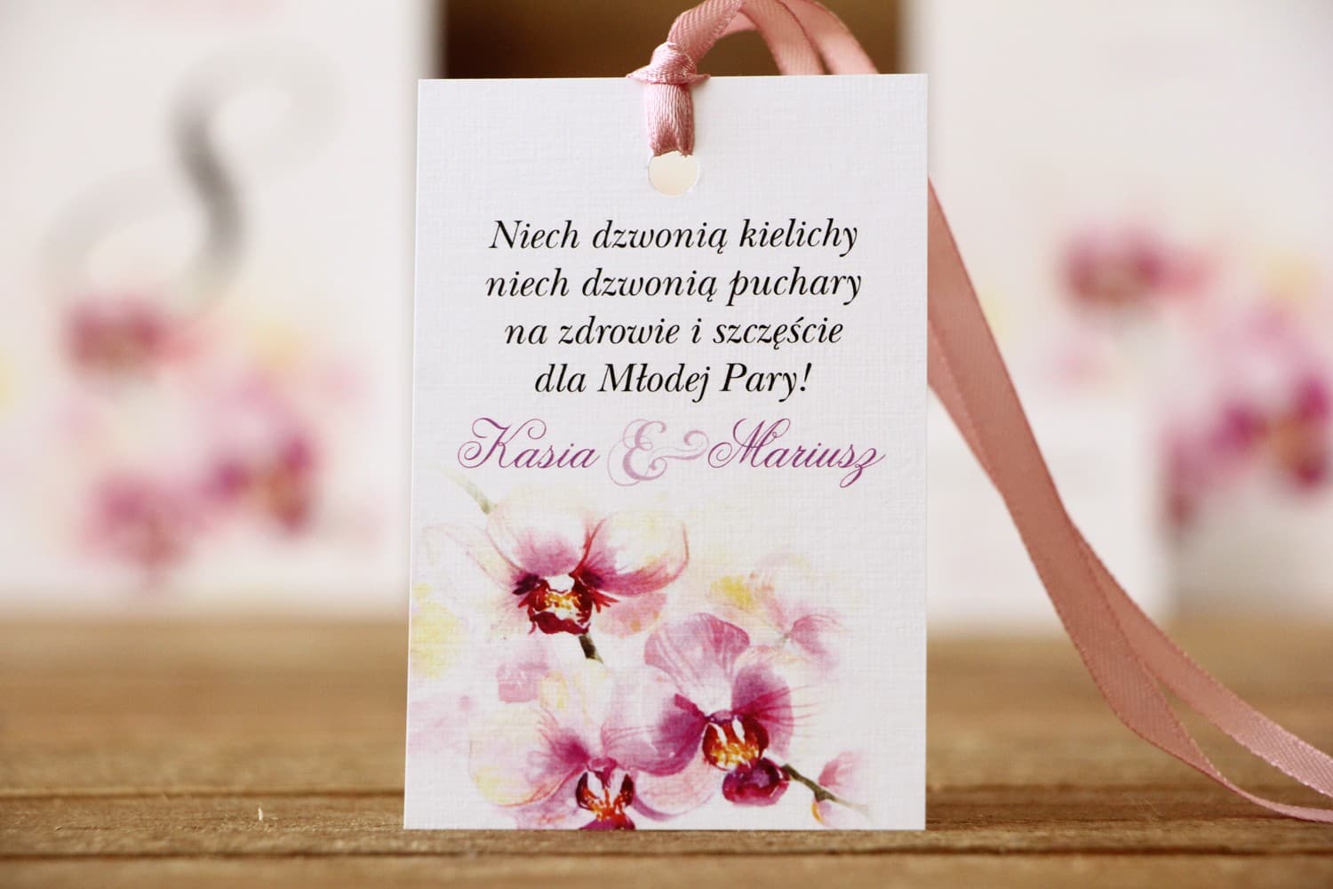 Zawieszki na wódkę z orchideą, fioletowe kwiaty | Personalizowane zawieszki na alkohol weselny | Malowane Kwiaty nr 2