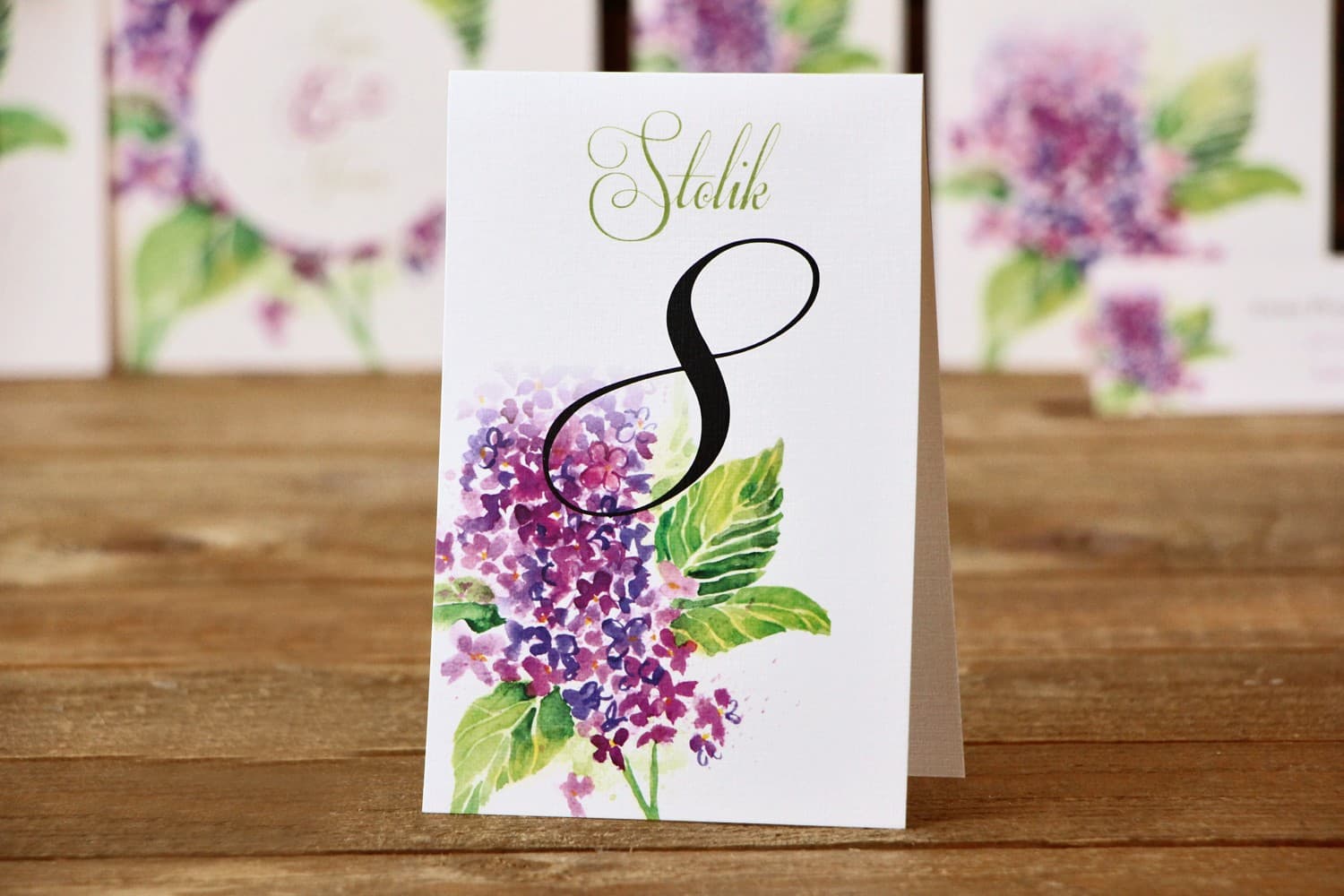 Fioletowe Numery na Stół z Bzem Akwarela | Stojące Numerki na Stoły Weselne | Malowane Kwiaty nr 4