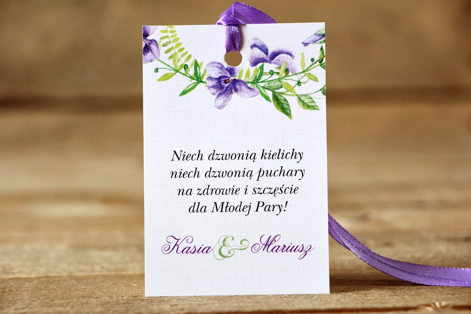 Zawieszki na wódkę Fioletowe Bratki Akwarela | Personalizowane przywieszki na alkohol | Malowane Kwiaty nr 11