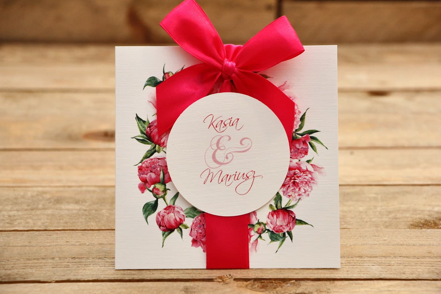 Zaproszenia ślubne w etui z amarantowymi piwoniami i kokardką Malowane Kwiaty nr 15 - 3