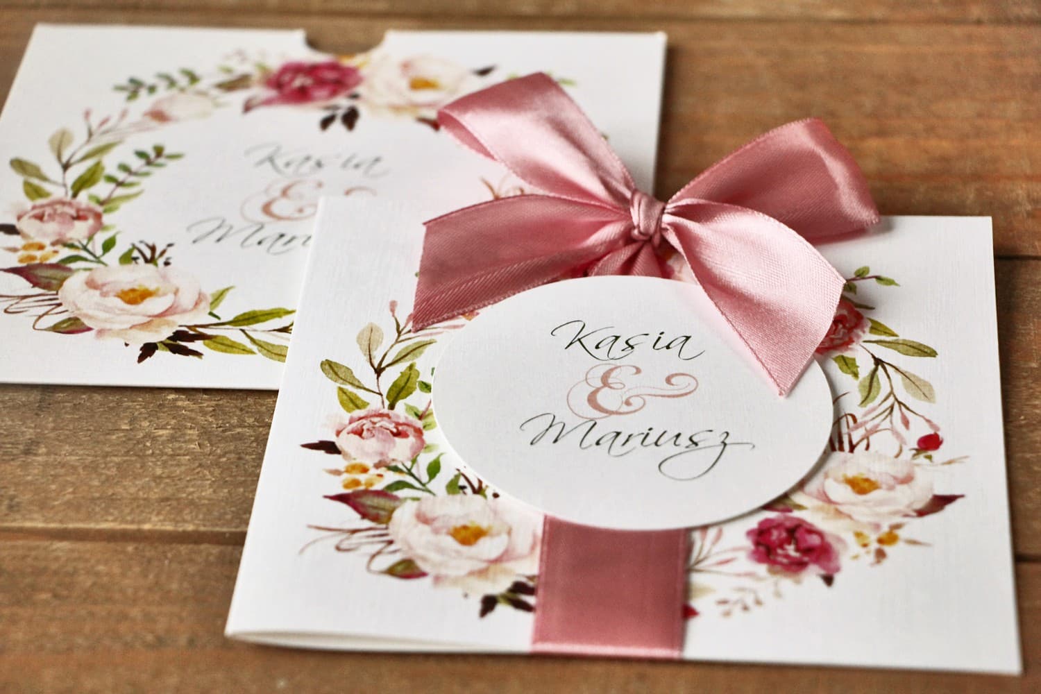 Zaproszenia ślubne z piwoniami w etui z satynową kokardką – Malowane Kwiaty nr 28