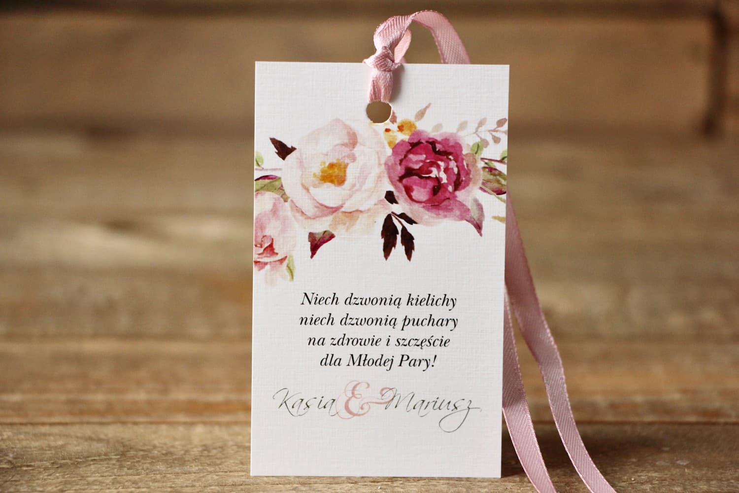 Zawieszki na Wódkę Weselną z Piwoniami, Personalizowane Etykiety na Alkohol | Malowane Kwiaty nr 28