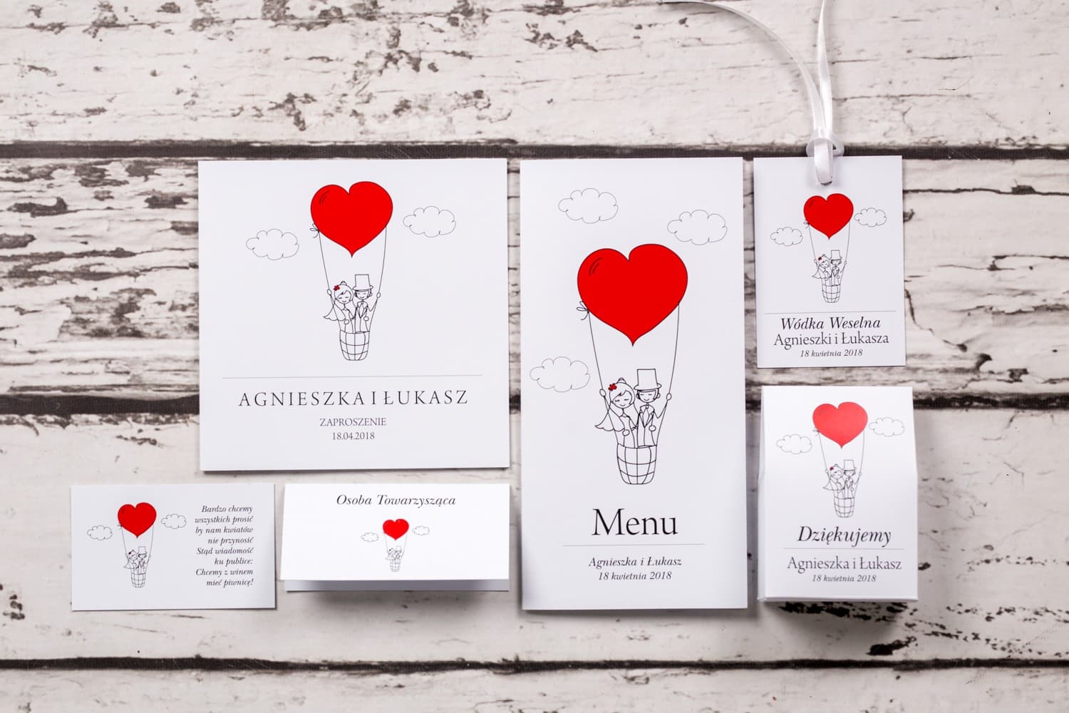 Zaproszenia ślubne z humorem i wesołym rysunkiem pary w balonie Bueno nr 1 - 3