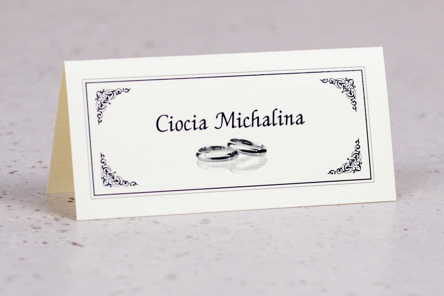 Winietki Ślubne Arte nr 2 – Eleganckie Wizytówki na Stół z Motywem Obrączek