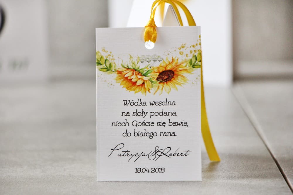 Rustykalne Zawieszki na Alkohol ze Słonecznikami, Personalizowane | Zawieszki na Wódkę Weselną | Pistacjowe nr 13