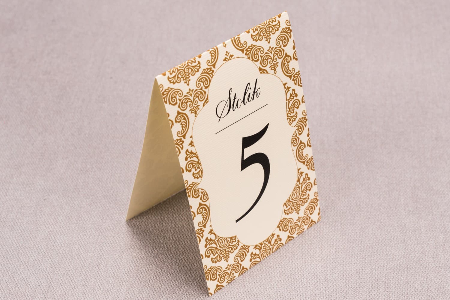 Eleganckie Numerki na Stół Brązowe Ornamenty | Stojące Numery Weselne Personalizowane | Madras nr 7