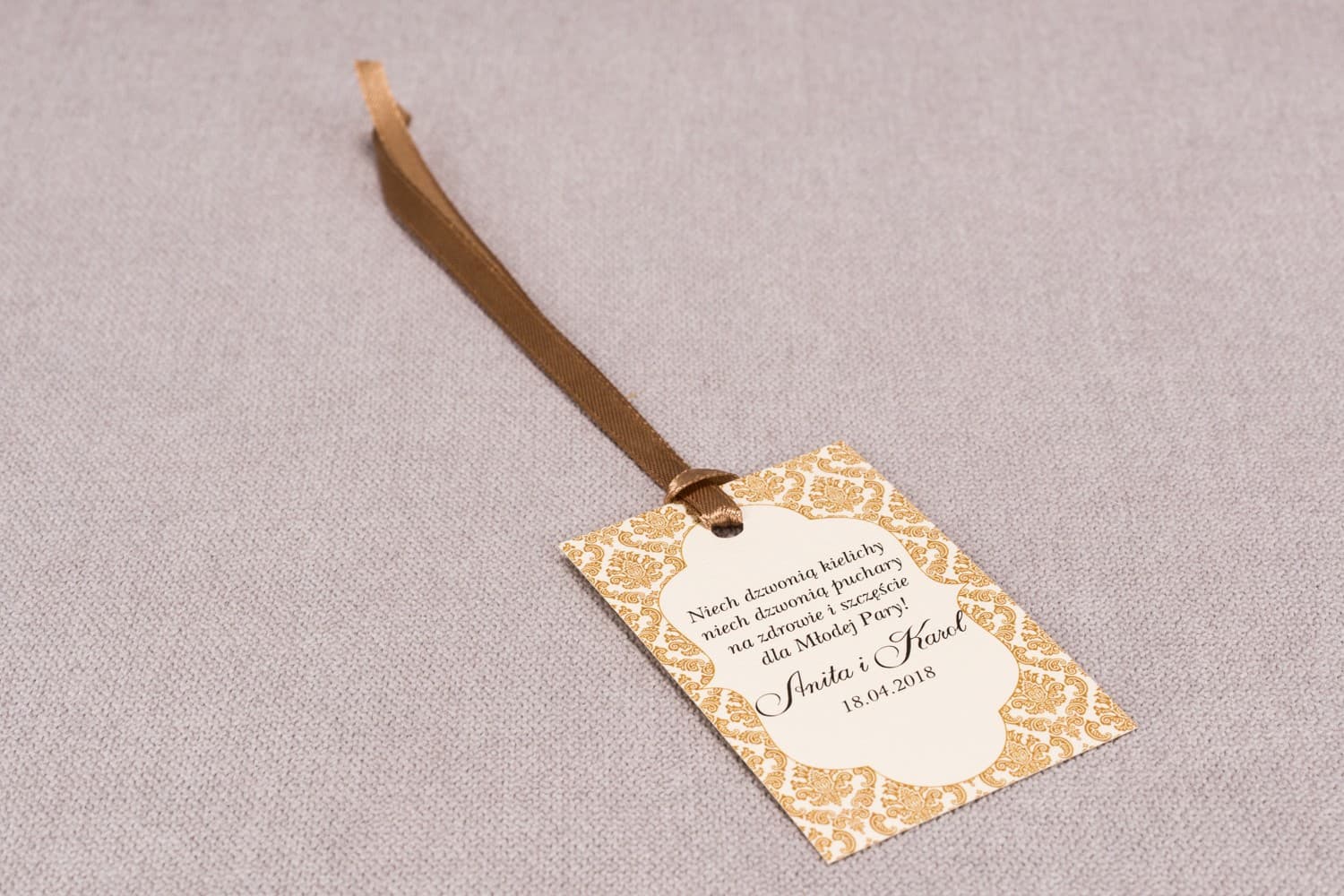 Eleganckie Zawieszki na Wódkę Weselną z Ornamentem | Personalizowane Przywieszki na Alkohol | Madras nr 7