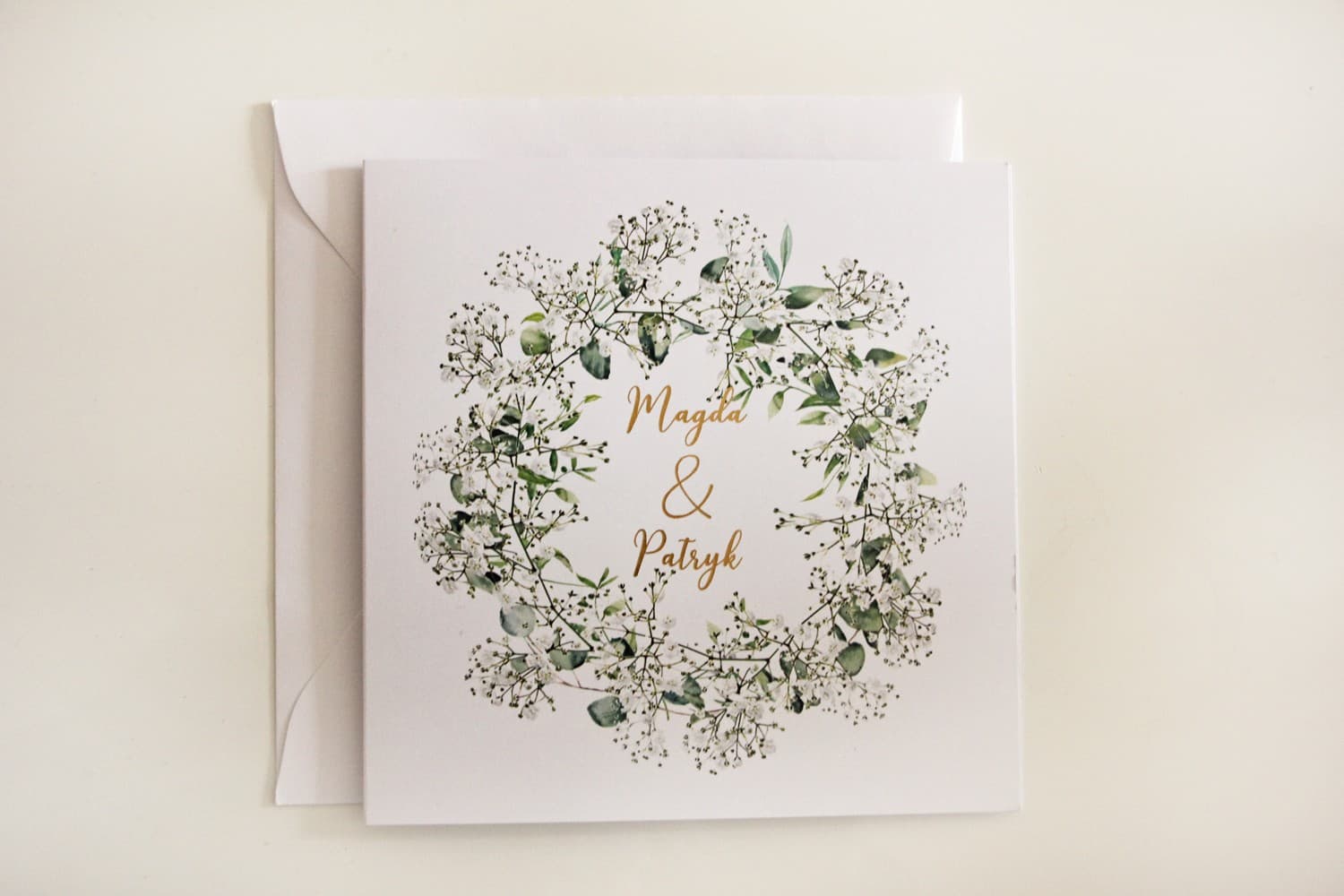 Zaproszenia ślubne botaniczne z eukaliptusem, gipsówką i złoceniem – Cykade nr 14