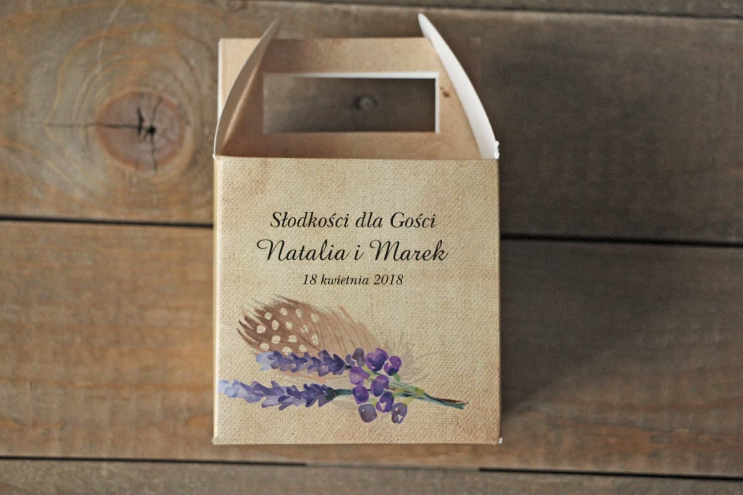 Rustykalne Pudełko na Ciasto Weselne z Piórkiem Boho | Opakowania dla Gości | Karmelowe nr 3