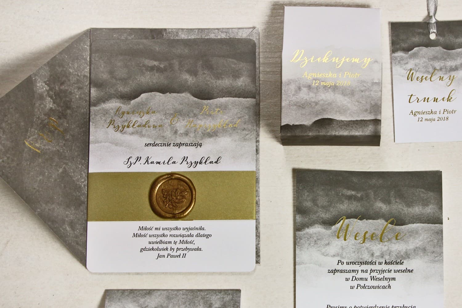 Zaproszenia ślubne szare w stylu glamour ze złoceniem i lakiem Delfina nr 6 - 2