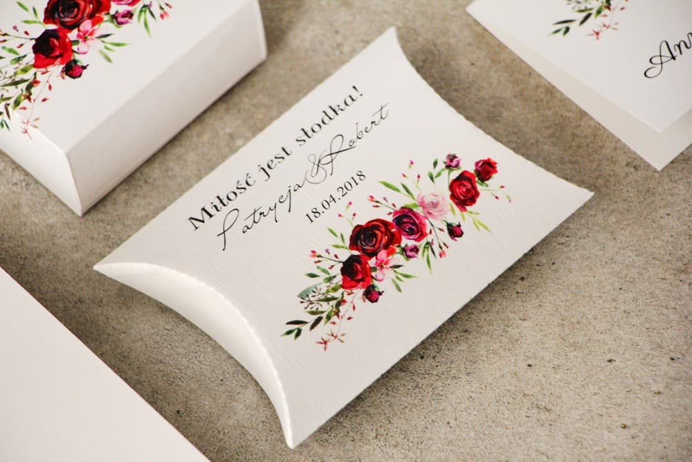 Eleganckie Pudełeczka Poduszeczki z Bordowymi Różami i Słodyczami | Podziękowania dla Gości Weselnych | Pistacjowe nr 18