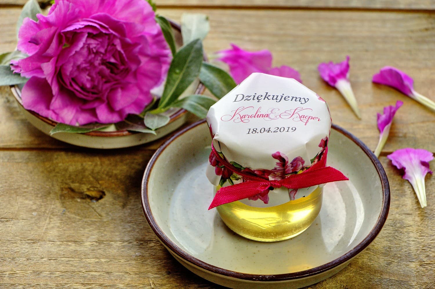 Polski Miód w Słoiczku Akwarele nr 6 – Słodkie Podziękowanie z Różowymi Piwoniami