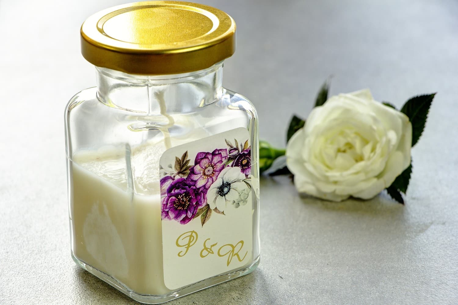 Złocona Świeca Sojowa Cykade nr 1 – Podziękowanie dla Gości z Anemonami