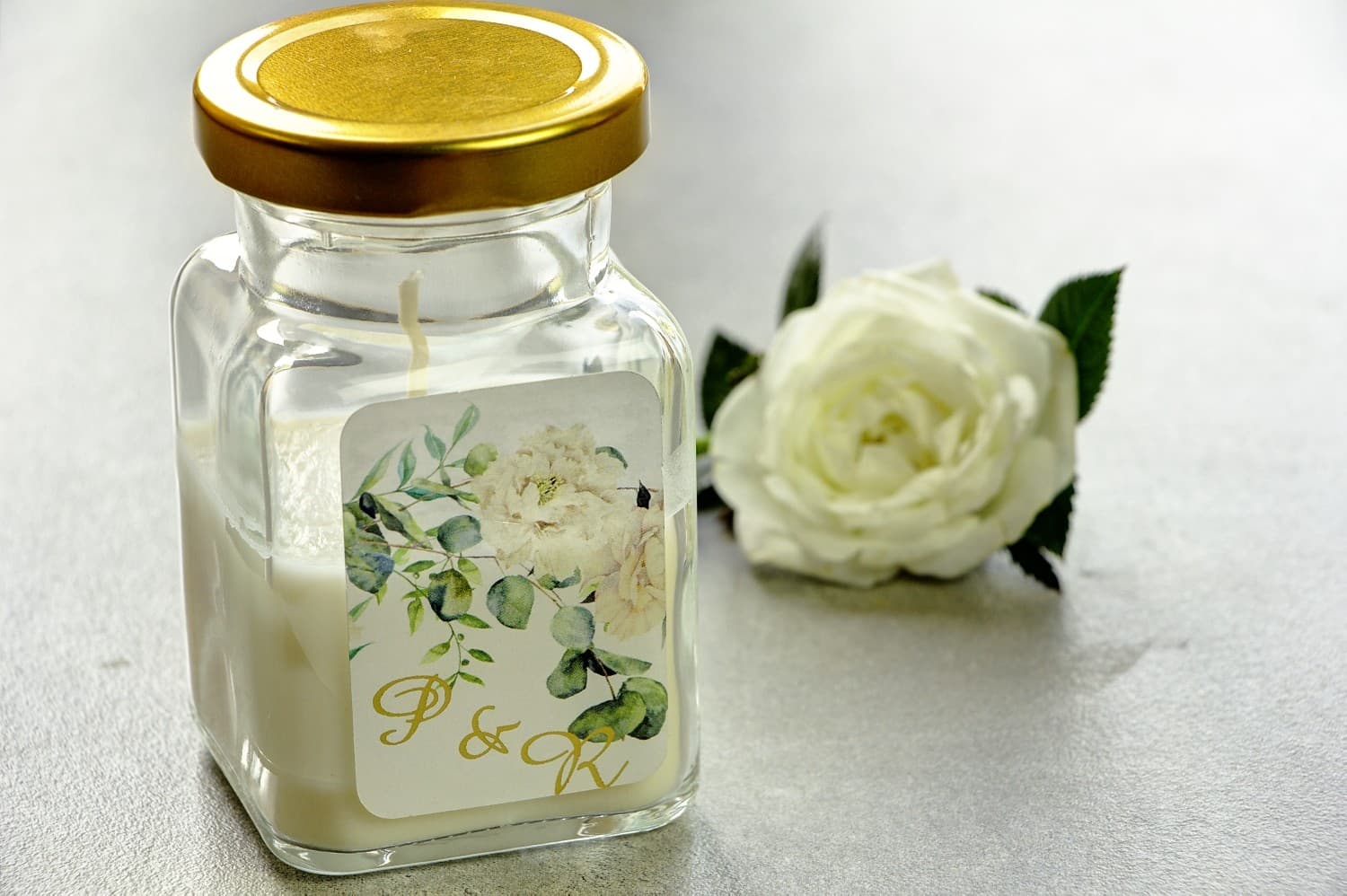 Świeczka Sojowa Cykade nr 15 – Podziękowanie dla Gości z Motywem Piwonii