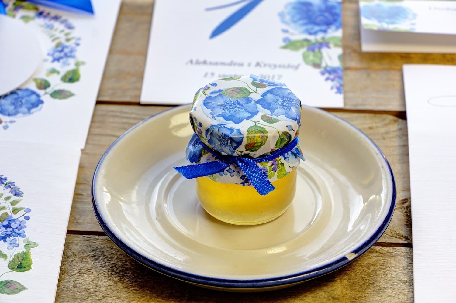 Polski Miód w Słoiczku Malowane Kwiaty nr 13 – Słodkie Podziękowanie z Chabrami