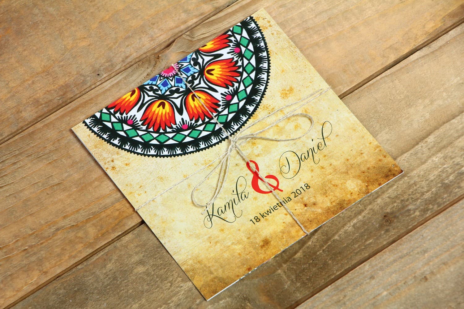 Zaproszenia ślubne ludowe z kolorowymi wzorami łowickimi i sznurkiem – Folk nr 1