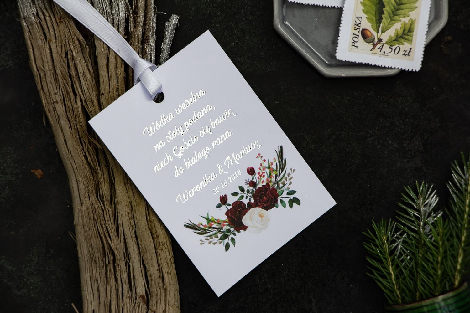 Srebrzone Zawieszki na Wódkę z Bordowymi Piwoniami | Personalizowane Zawieszki na Alkohol | Orini nr 3