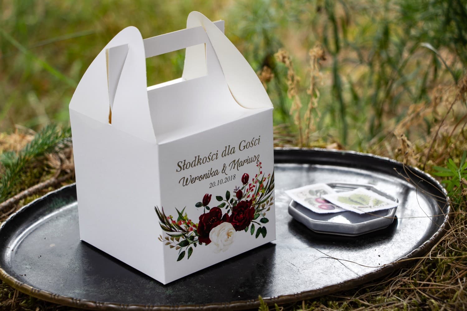 Srebrzone Pudełko na Ciasto Weselne z Piwoniami | Personalizowane Opakowania dla Gości | Orini nr 3