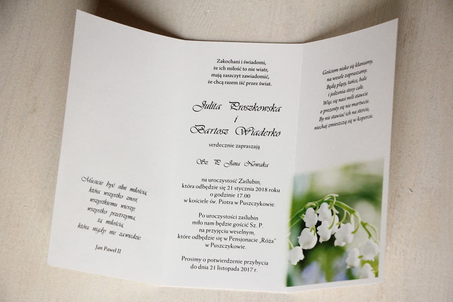 Zaproszenia ślubne z motywem konwalii i wierszykiem na papierze w prążki – Magnet nr 11 - 2