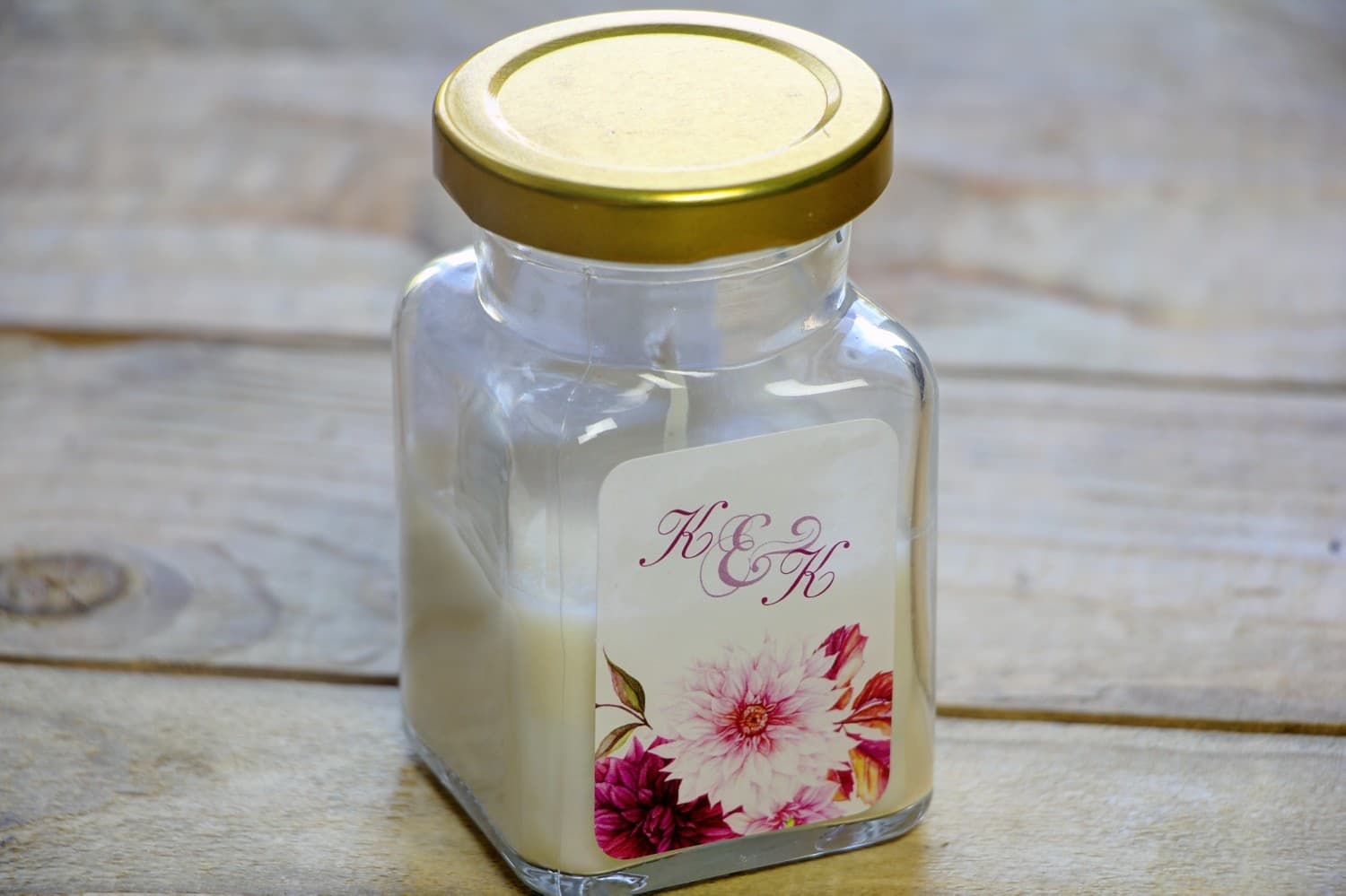 Świeczka Sojowa Akwarele nr 2 – Podziękowanie dla Gości z Motywem Różowej Dalii