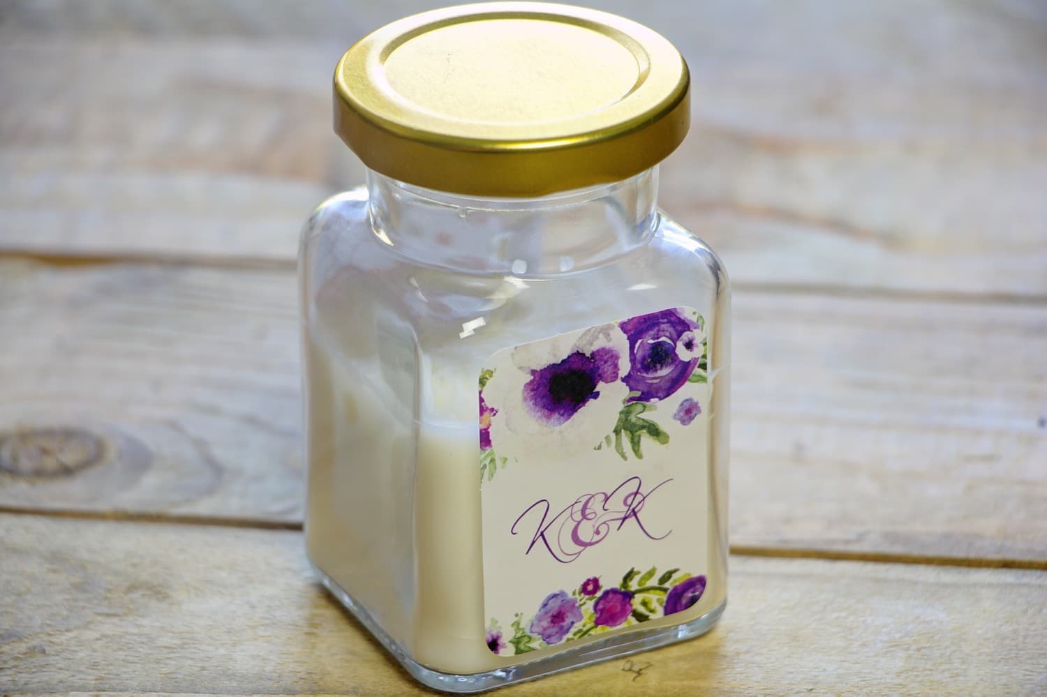 Świeczka Sojowa Akwarele nr 11 – Podziękowanie dla Gości z Fioletowymi Kwiatami