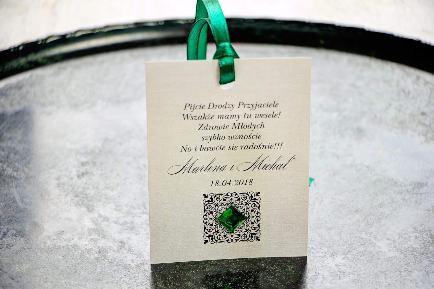 Srebrne zawieszki na wódkę glamour z cyrkonią | Eleganckie etykiety na alkohol weselny | Brenet nr 3