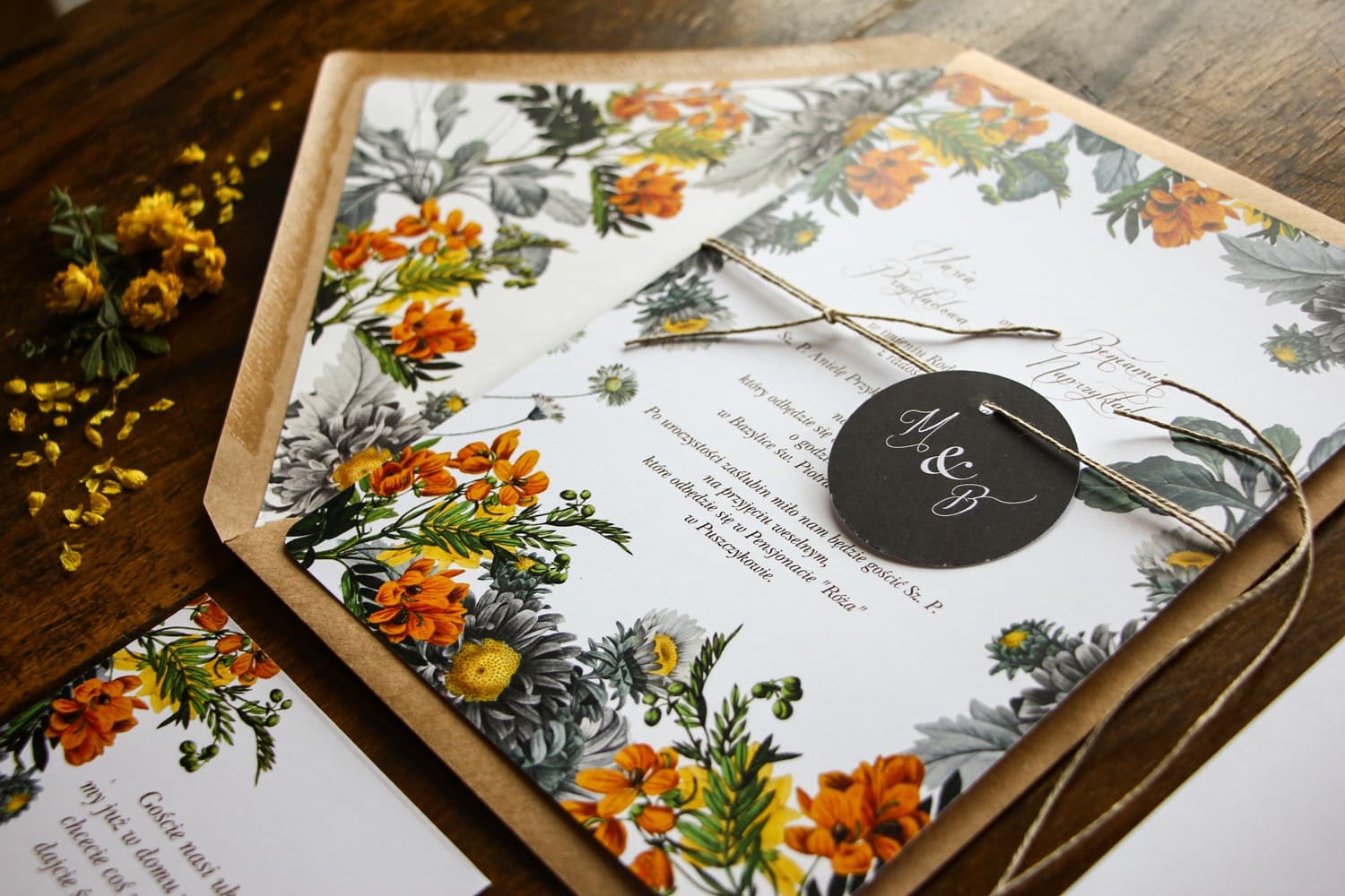 Zaproszenia ślubne botaniczne z żółtymi kwiatami na szarym tle – Indygo nr 4 - 3