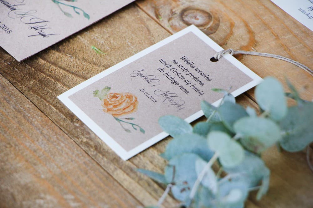 Eleganckie Zawieszki na Alkohol Żółta Róża Akwarela | Personalizowane Zawieszki na Wódkę Weselną | Margaret nr 3