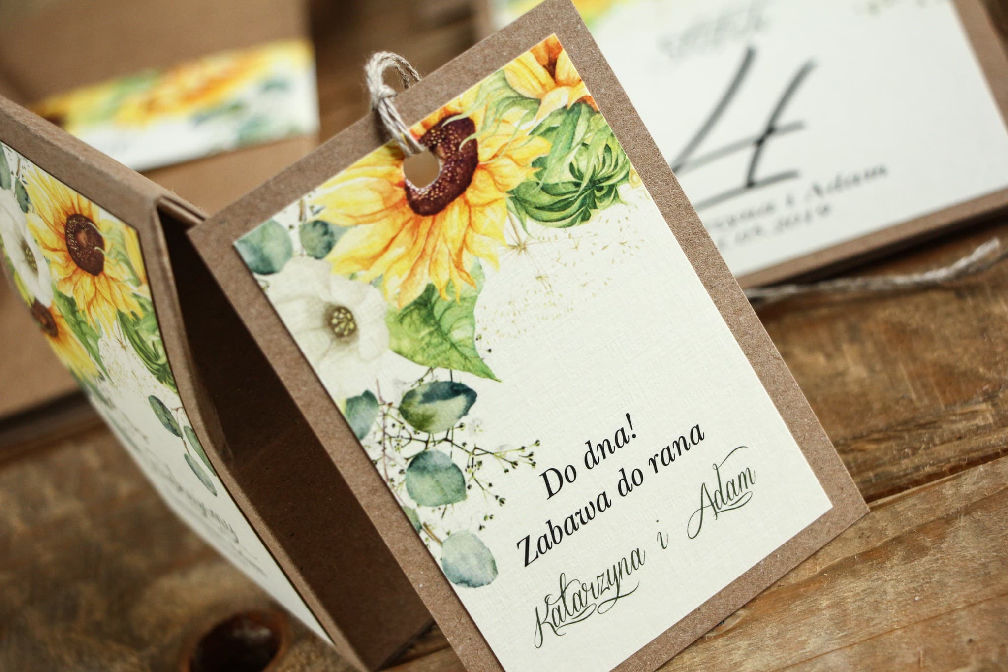 Rustykalne Zawieszki na Wódkę Eko ze Słonecznikiem | Personalizowane Przywieszki na Alkohol | Kraft nr 5