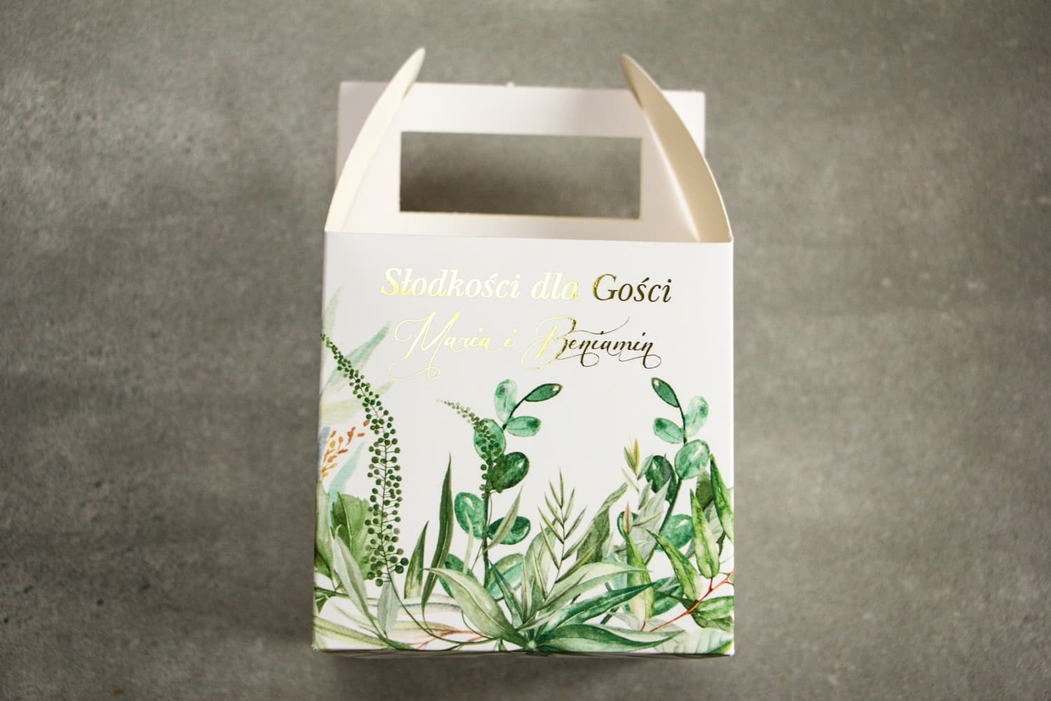 Eleganckie pudełko na ciasto z kwiatami i złoceniem | Personalizowane opakowania dla gości | Flores nr 3