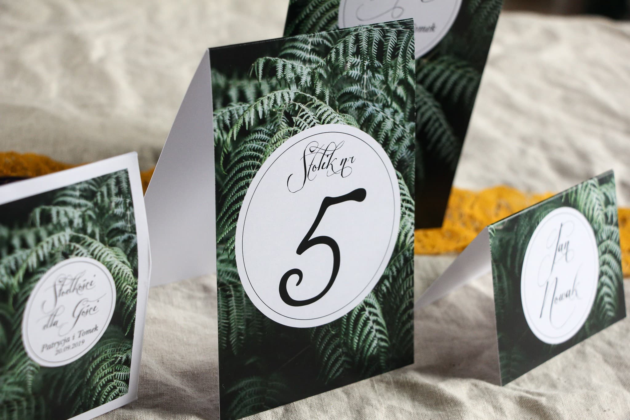 Botaniczne Numery na Stół z Paprocią, Składane Numerki | Elegancka Numeracja Stołów Weselnych | Botanik nr 1