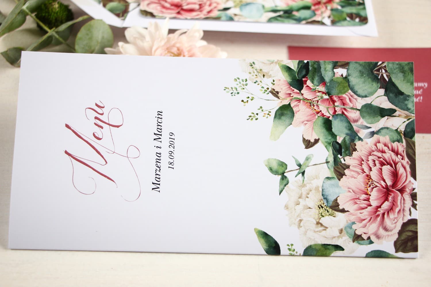 Eleganckie Menu Weselne z Piwoniami i Eukaliptusem | Karta Dań na Stół | Aurum Nr 2