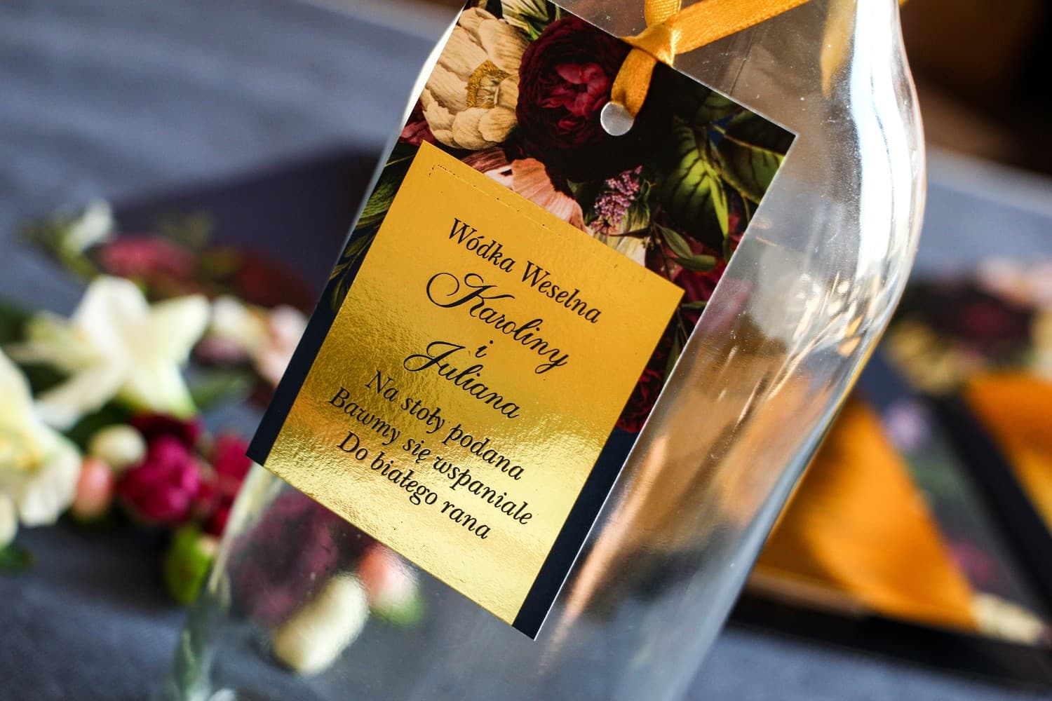 Złocone zawieszki na wódkę z kwiatami granatowe | Eleganckie przywieszki na alkohol glamour | Laura nr 1