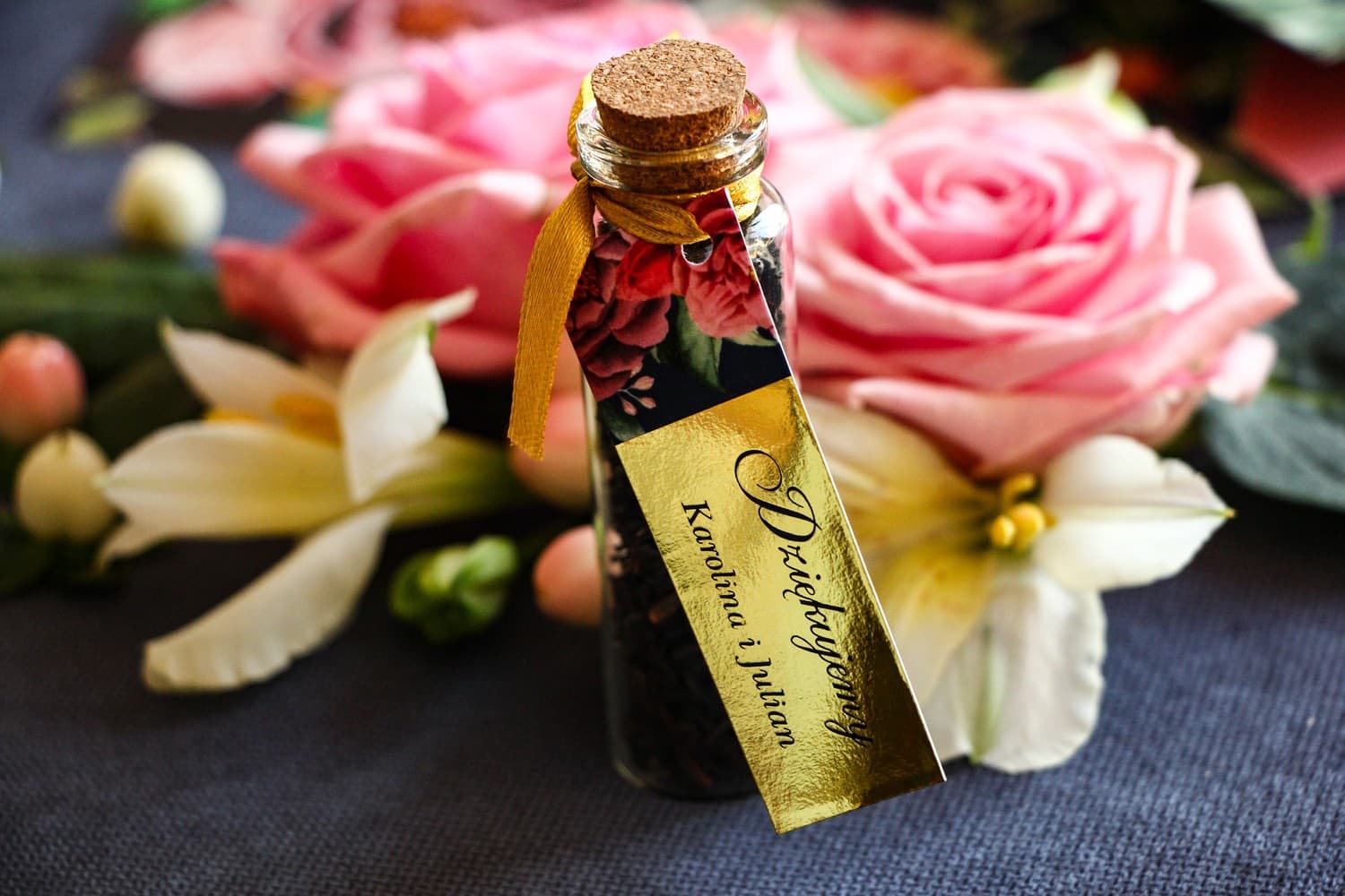 Herbata w Fiolce Podziękowania dla Gości | Eleganckie Złote Upominki z Kwiatami | Laura nr 3