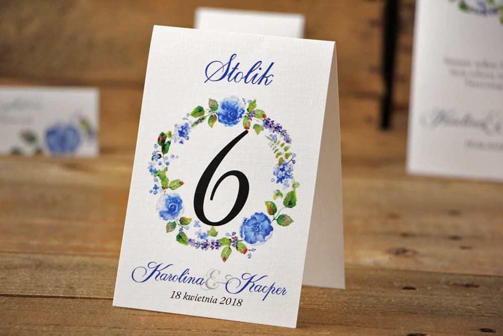Akwarelowe numery na stół z chabrami, niebieskie kwiaty | Numerki na stół weselny, Oznaczenia stołów | Akwarele nr 5