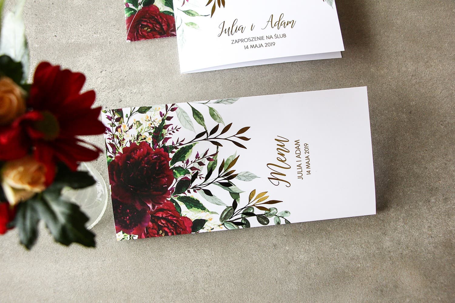 Karta Menu Rubin nr 3 – Złocony Spis Dań z Bordową Piwonią