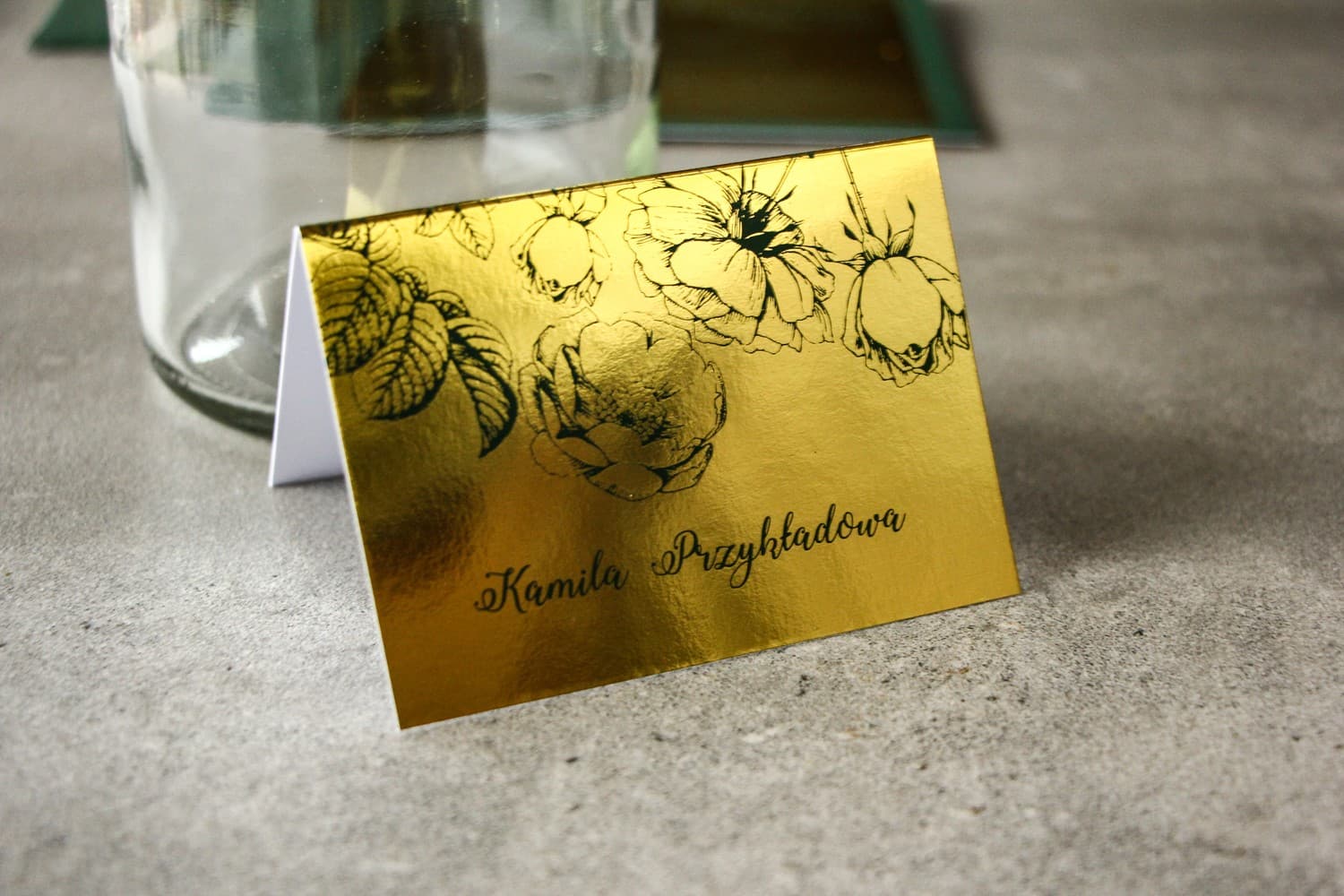 Winietki Ślubne Brilant nr 3 – Złocone Wizytówki na Stół z Motywem Zielonych Róż