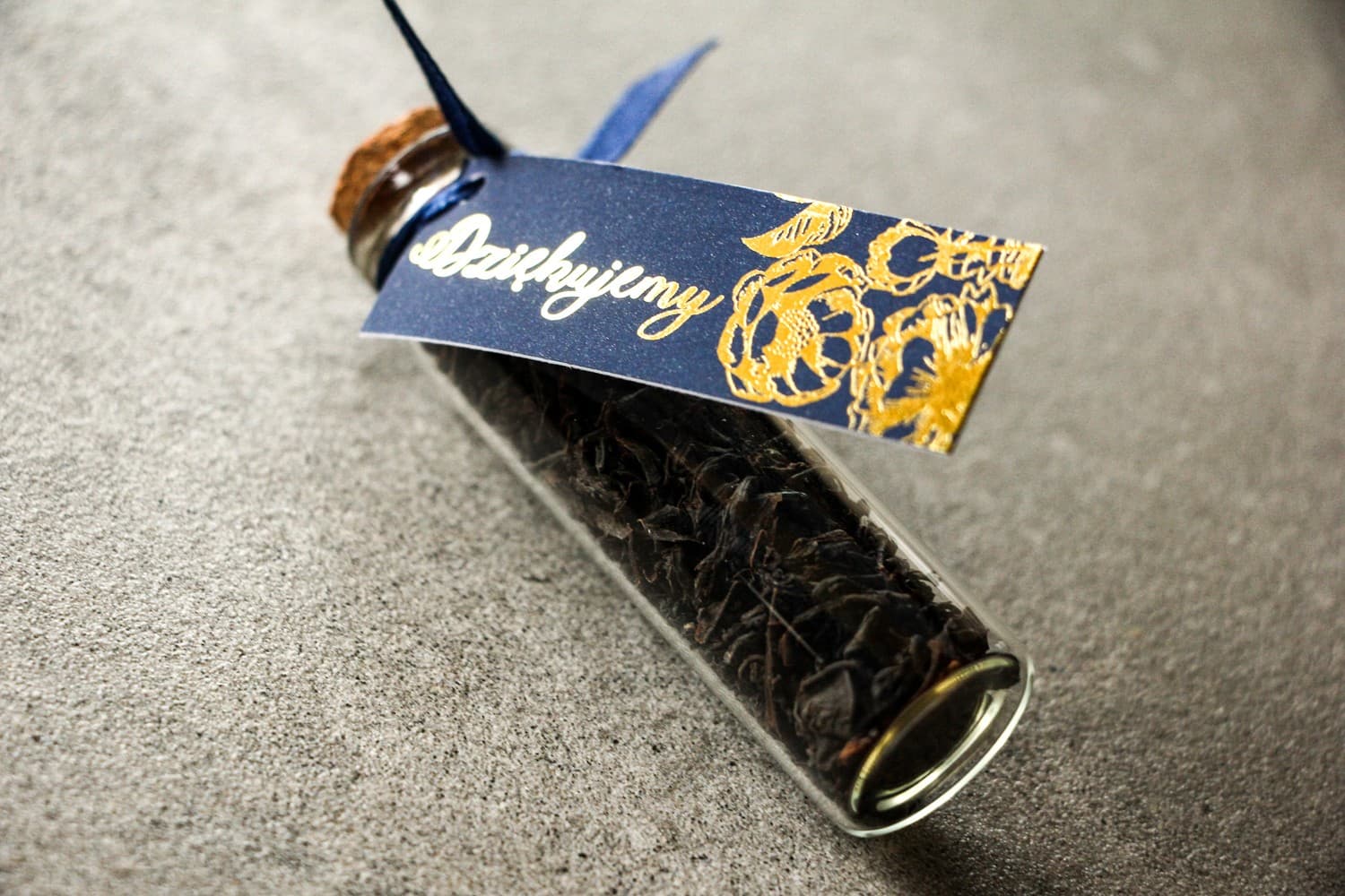 Herbata w Buteleczce Podziękowanie dla Gości | Upominki Weselne Glamour ze Złoconą Różą | Brilant nr 1