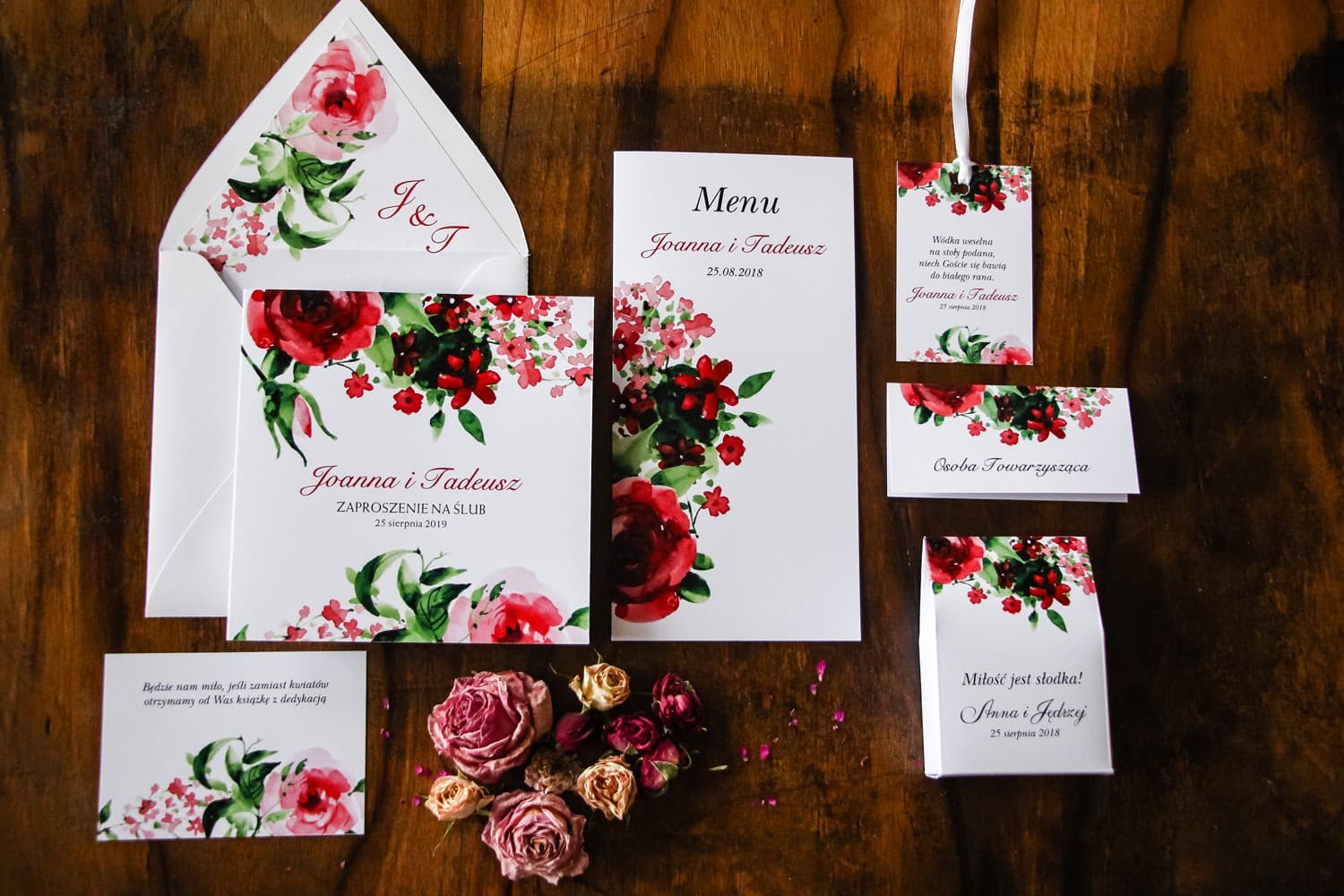 Zaproszenia ślubne w stylu boho z bordowymi kwiatami i zielenią – Kalia nr 11