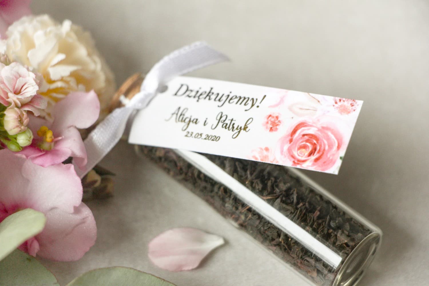 Podziękowania dla Gości Buteleczka z Herbatą, złocona etykieta z różami | Upominki Weselne | Lotus nr 1