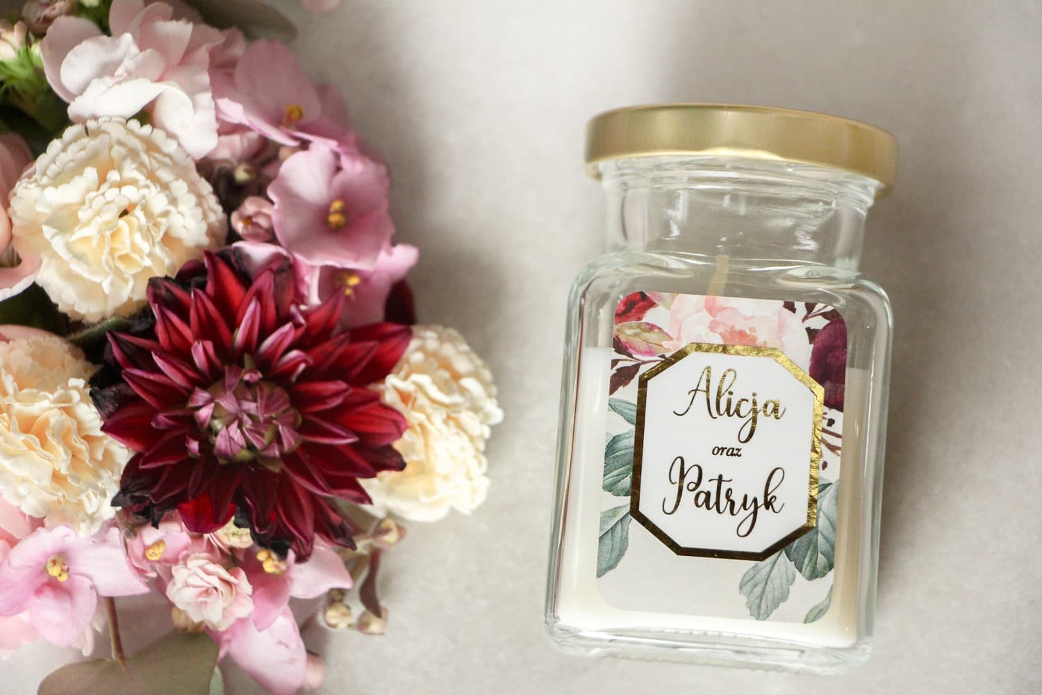 Świeczka Sojowa Lotus nr 5 – Złocone Podziękowanie z Piwoniami