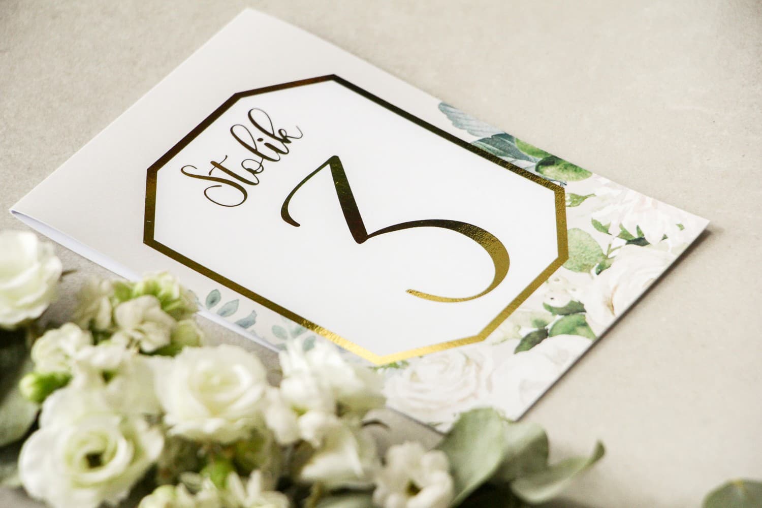 Złocone Numery na Stół Weselny z Różami i Piwoniami | Eleganckie Numerki na Stół Glamour | Lotus nr 4