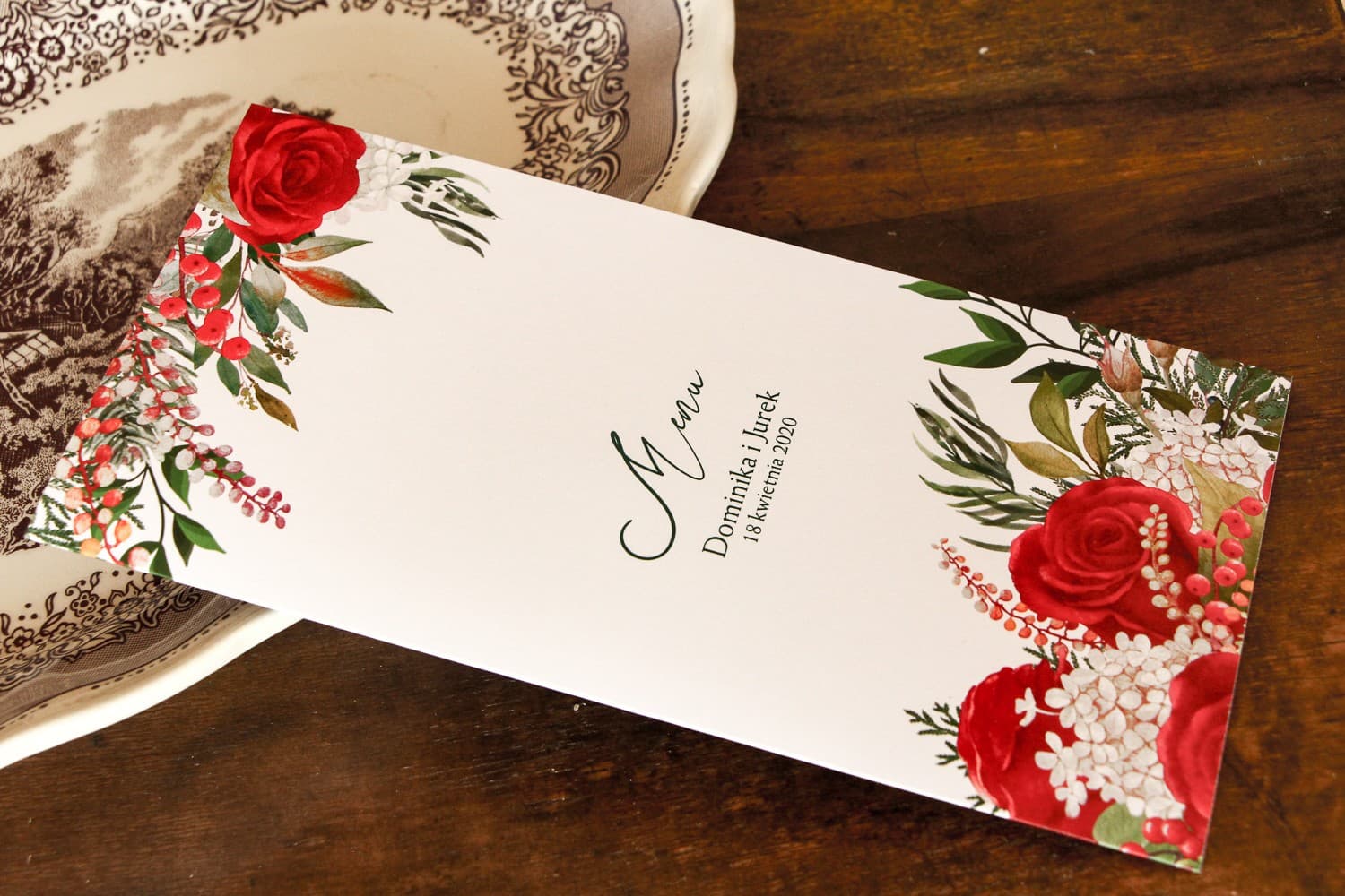 Menu Delize z Czerwoną Różą i Zielonymi Gałązkami | Eleganckie Menu na Stół Weselny | Delize Nr 2